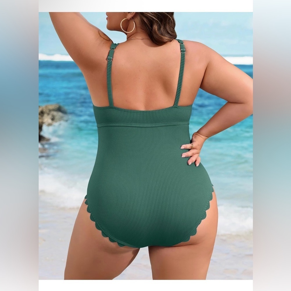 đPlus Size Swimsuit-Tummy Control - Picture 2 of 3